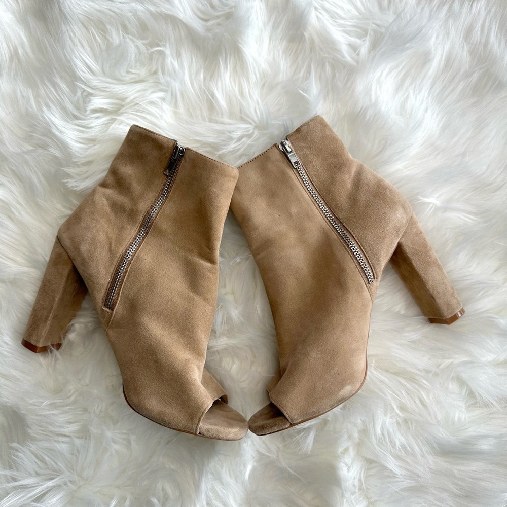 Steve Madden Manzzo Suede Block Heel Peep Toe Bootie in Sand Womens 10 EUC - Picture 3 of 13